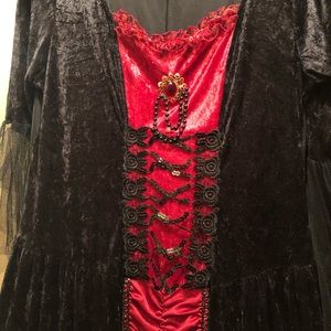 Gothic vampires Halloween costume